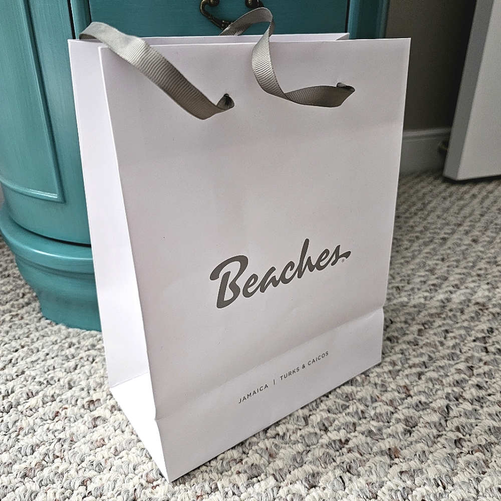 Sandals / Beaches Resort White Paper Shopping Gift Bag - 8" x 4" x 10" - Picture 8 of 15